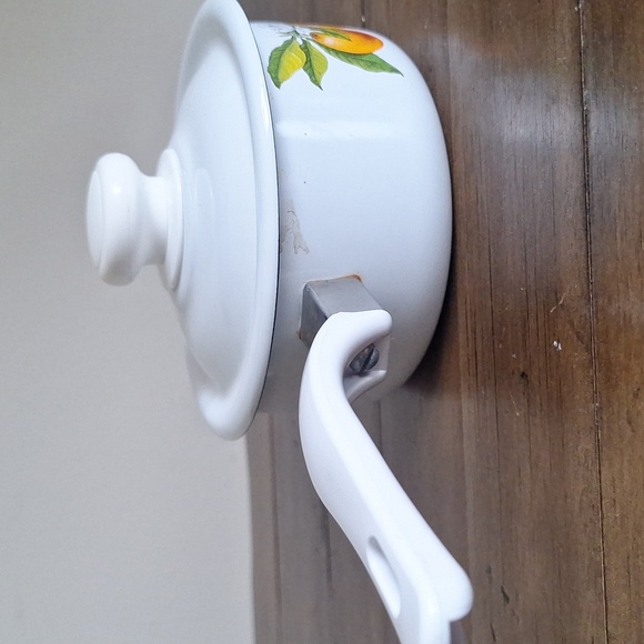White Enamel Saucepan with Fruit Design - Picture 3 of 5